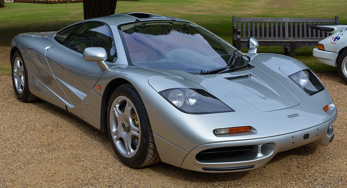 1200px-1996_McLaren_F1_Chassis_No_63_6.1_Front.jpg