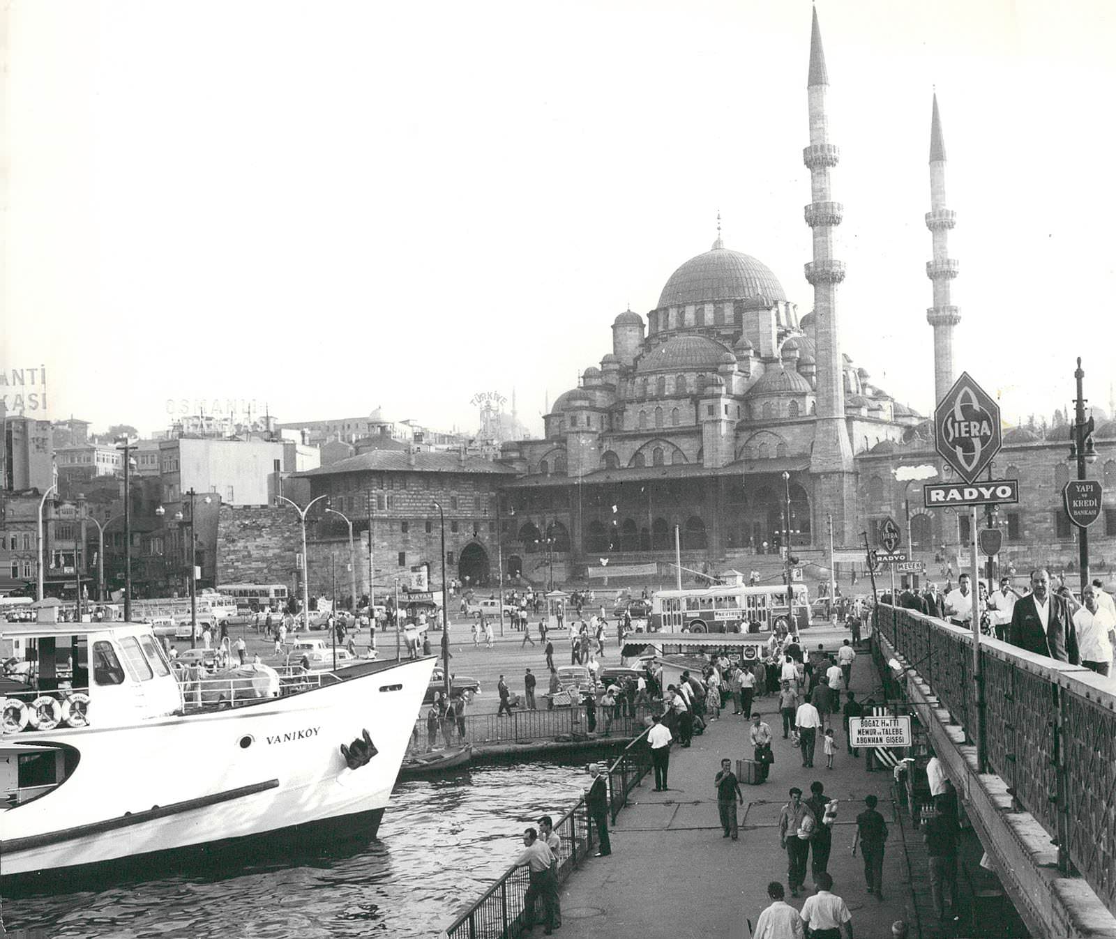 7109-galata-koprusu-eminonu-ve-vanikoy-vapuru-1967.jpg