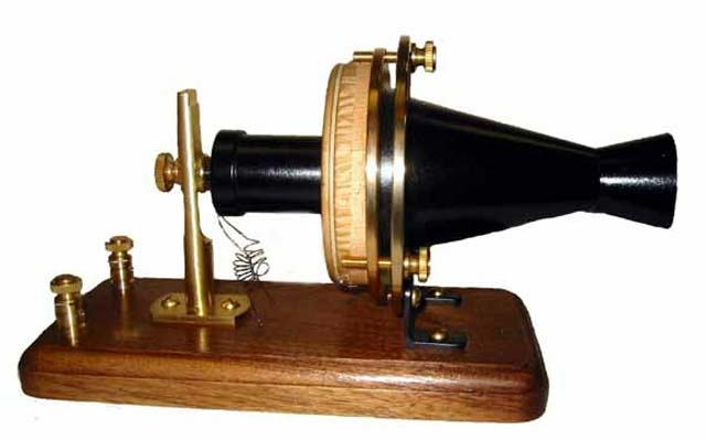 Alexander-Graham-Bell-ve-telefonun-icadi.jpg
