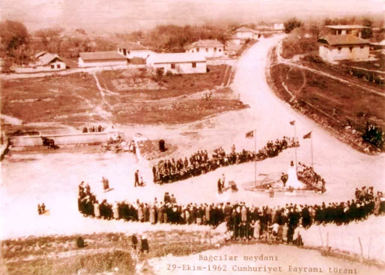 bagcilar-meydani-29-ekim-1962 (1).jpg