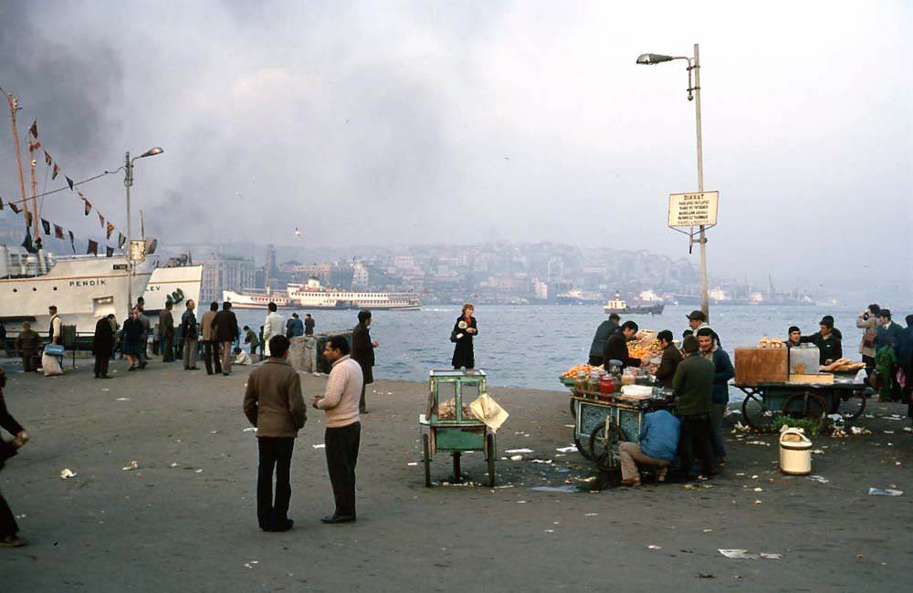 eminonu-1974-akira-gotou-fotografi-http-wwwakibargotoucom-istanbul1html.jpg