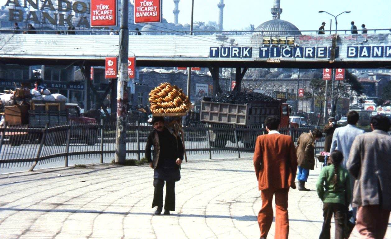 eminonu-1976-akira-gotou-fotografi-http-wwwakibargotoucom-istanbul2html-1795.jpg