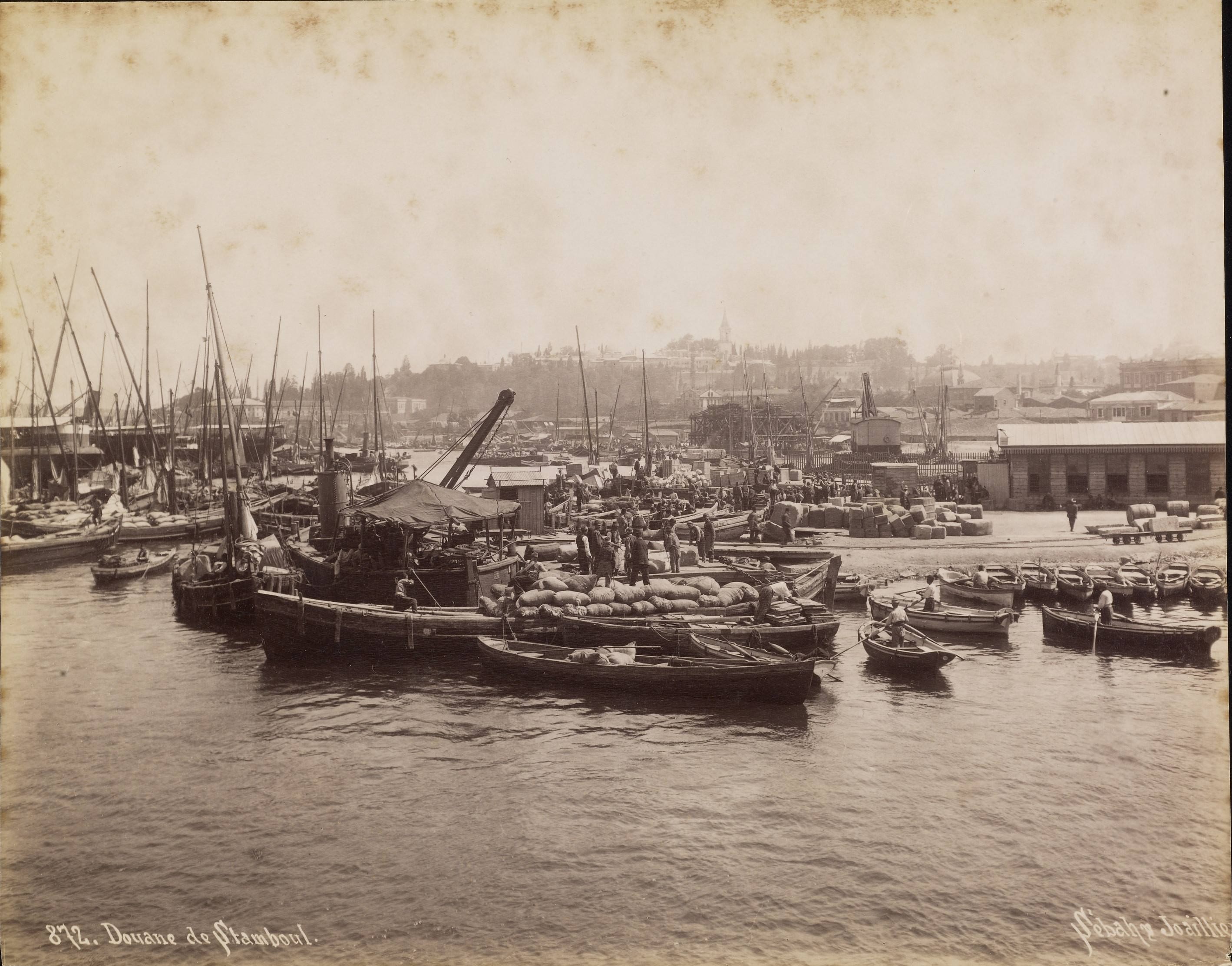 eminonu-iskeleleri-sebah-ve-joaillier-fotografi.jpg
