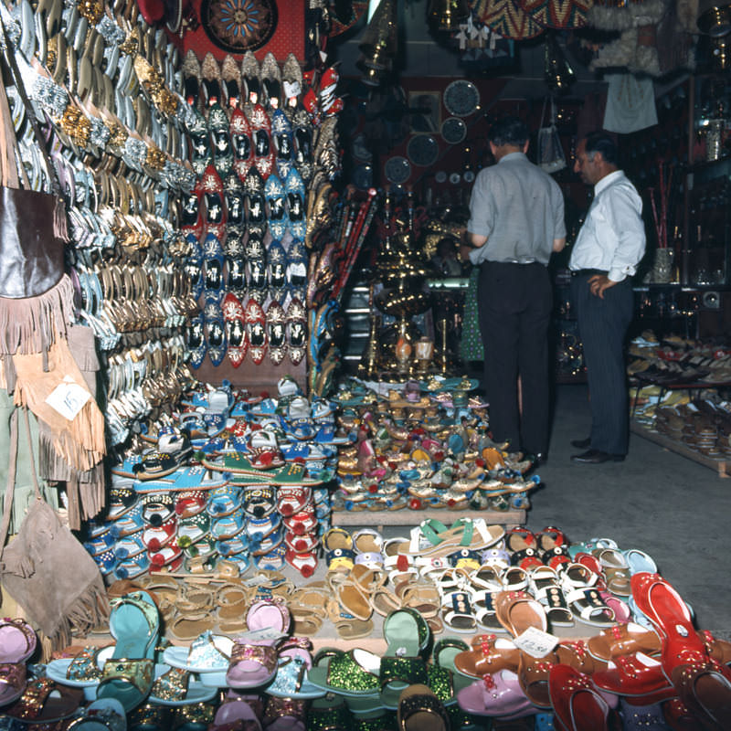 eminonu-ve-esnaf-ve-insanlar-charles-samz-fotografi-1971-5222.jpg