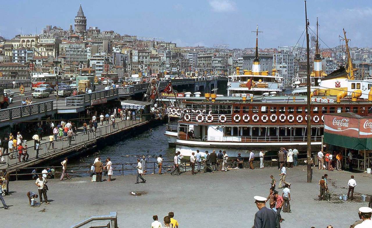 eminonu-ve-galata-koprusu-1974-akira-gotou-fotografi-http-wwwakibargotoucom-istanbul1html.jpg