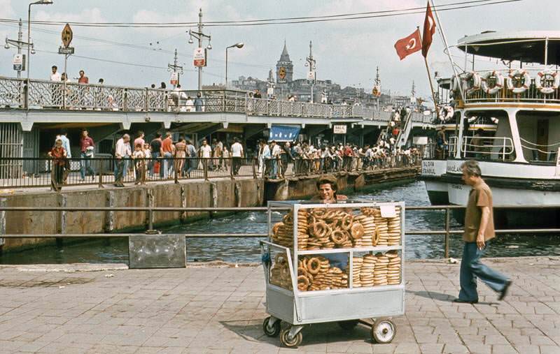 eminonu-ve-galata-koprusu-1981-manfred-lentz-izniyle-yayinlanmistir-http-reiselustme-.jpg