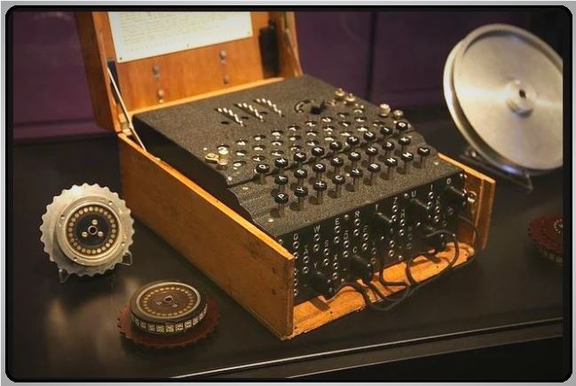 enigma-makinesi.jpg