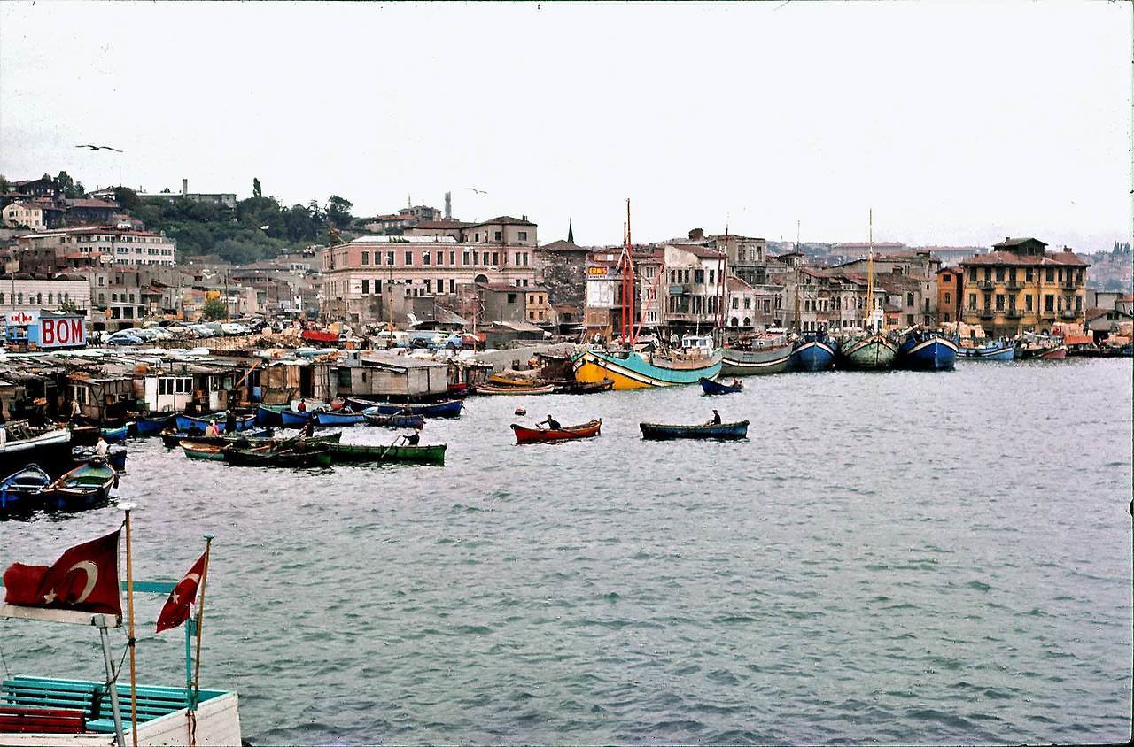 galata-koprusu-uzerinden-yemis-iskelesi-yonu-1966.jpg