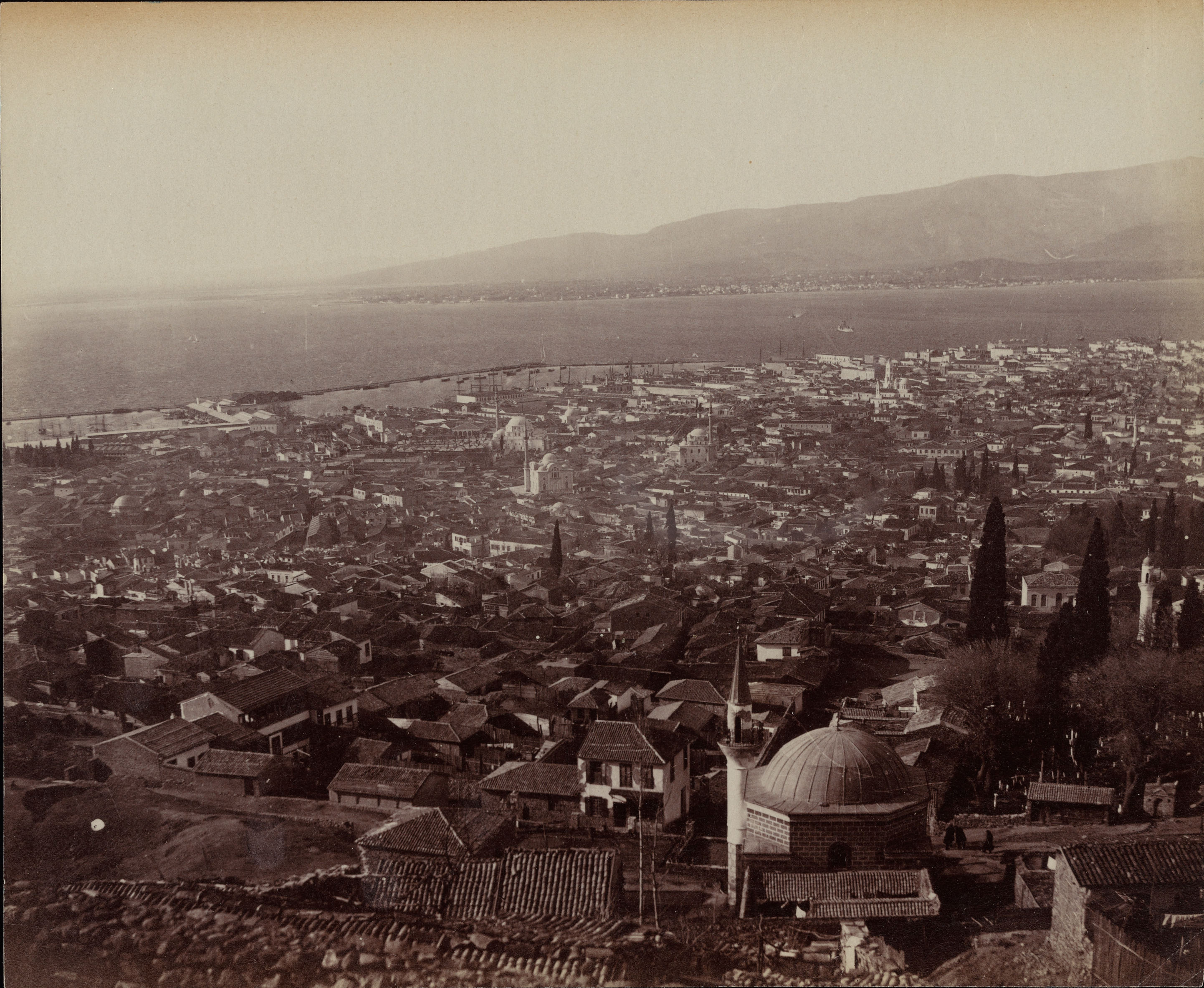 izmir-alphonse-rubellin-fotografi-1870ler.jpg