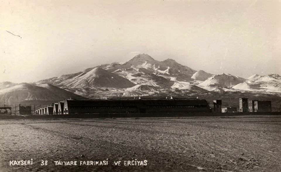 kayseri-tayyare-fabrikasi-ve-erciyes-dagi-1938.jpg