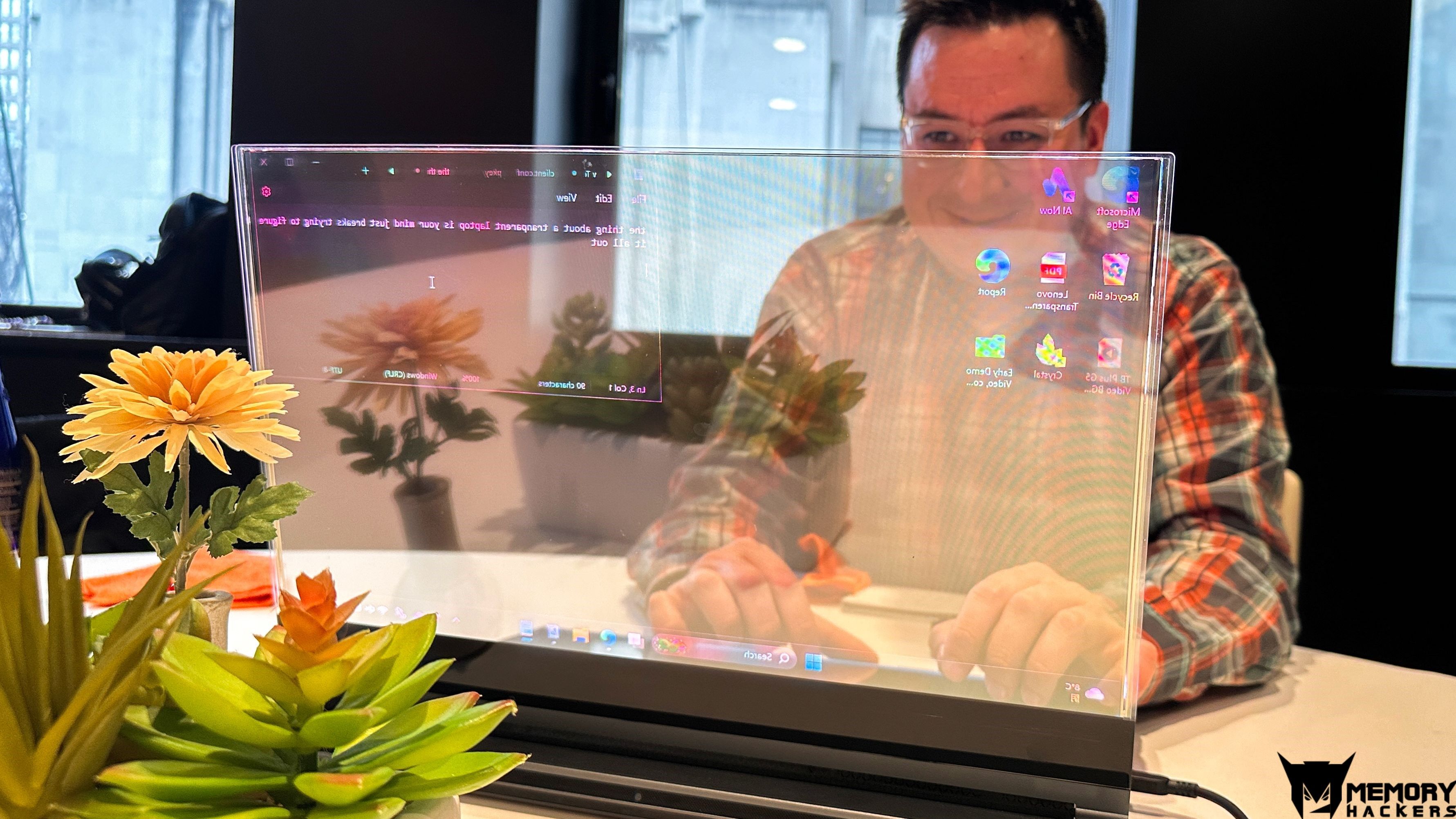 lenovo-transparent-laptop-cnnu-003.jpg