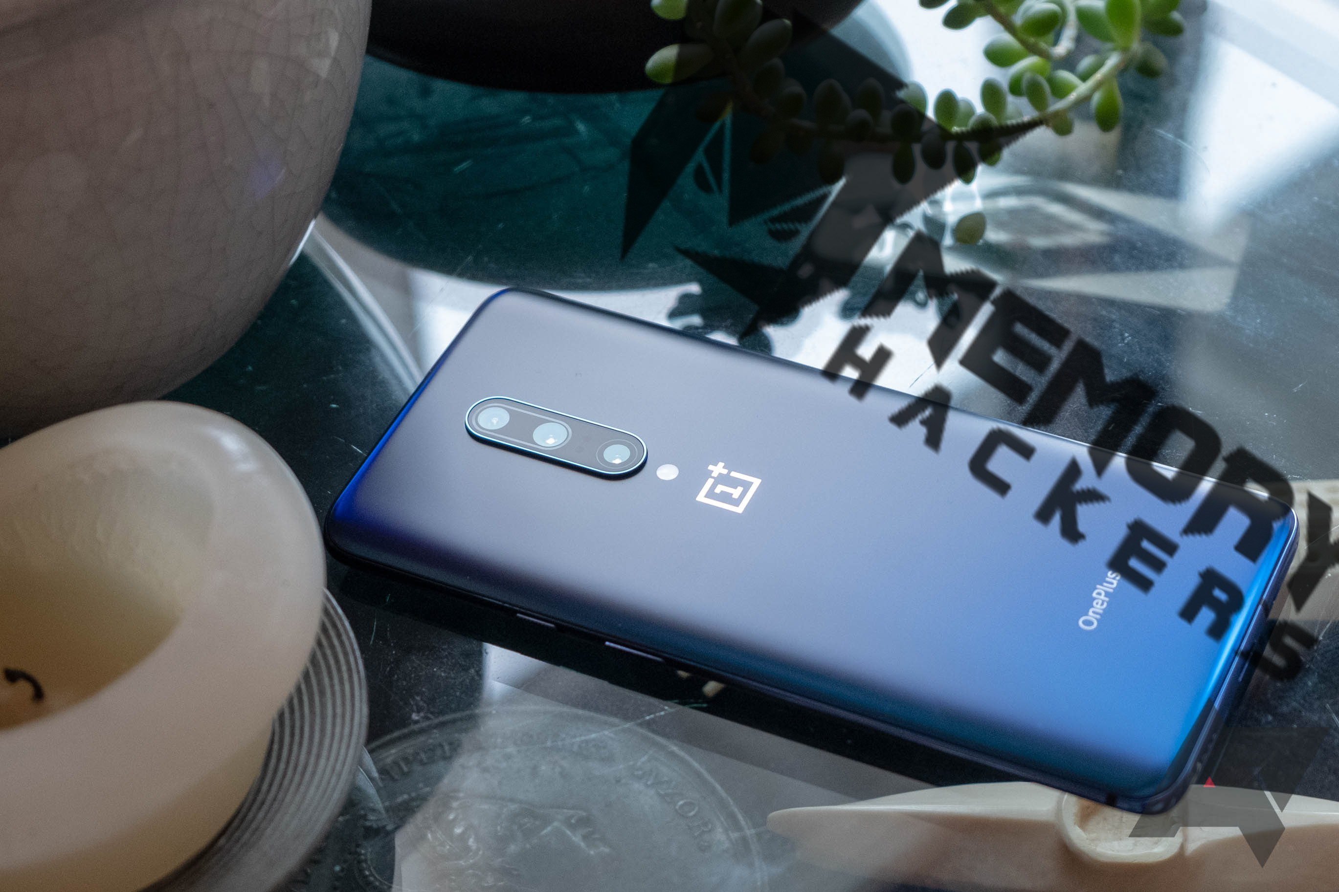 OnePlus-7-Pro-artsy-side-table.jpg