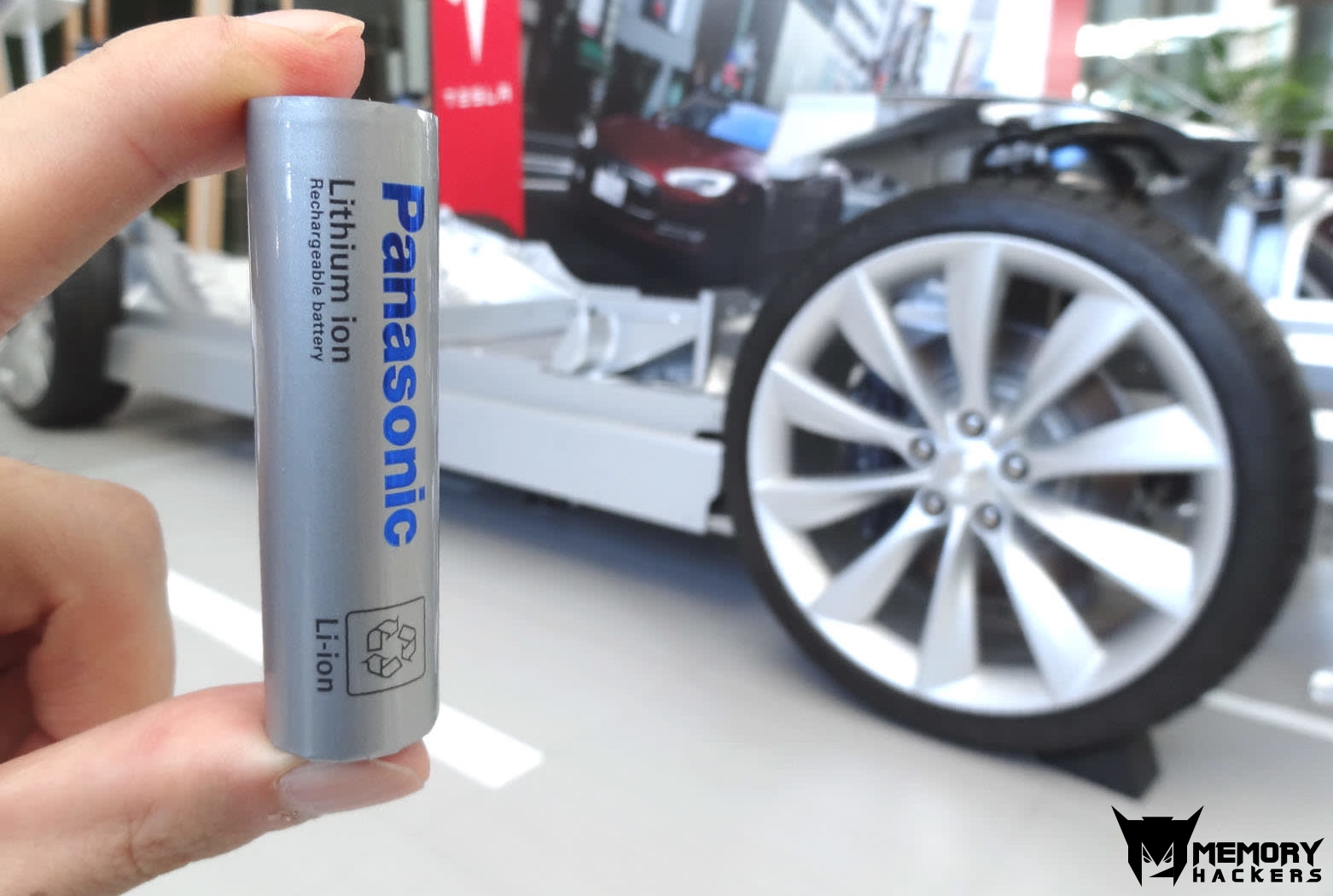 panasonic-tesla-battery-e1533126068426.jpg