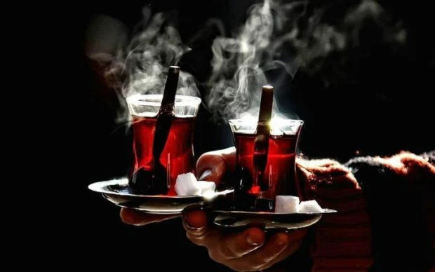 Sicak İçecekleri̇n zararli olduğunu bi̇li̇yor musunuz?