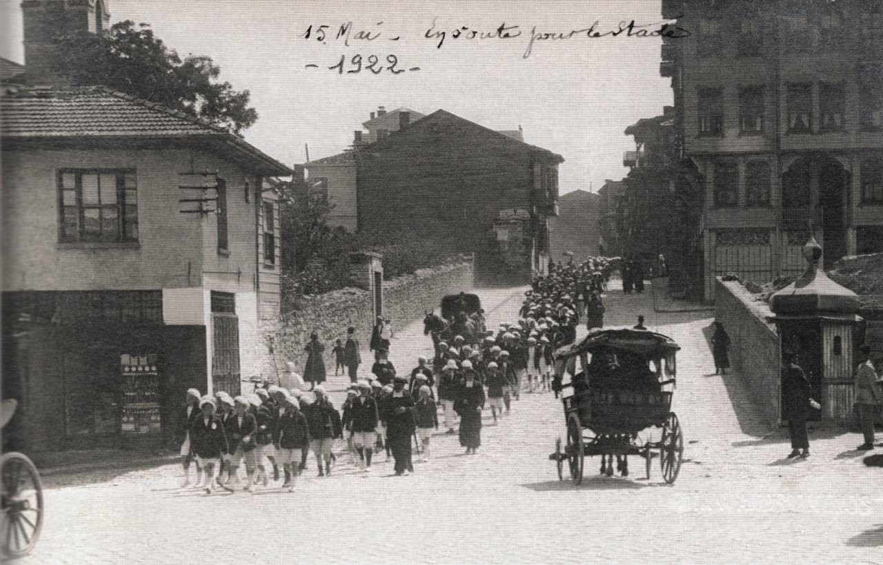 st-joseph-koleji-ogrencileri-altiyol-kadikoy-1922.jpg